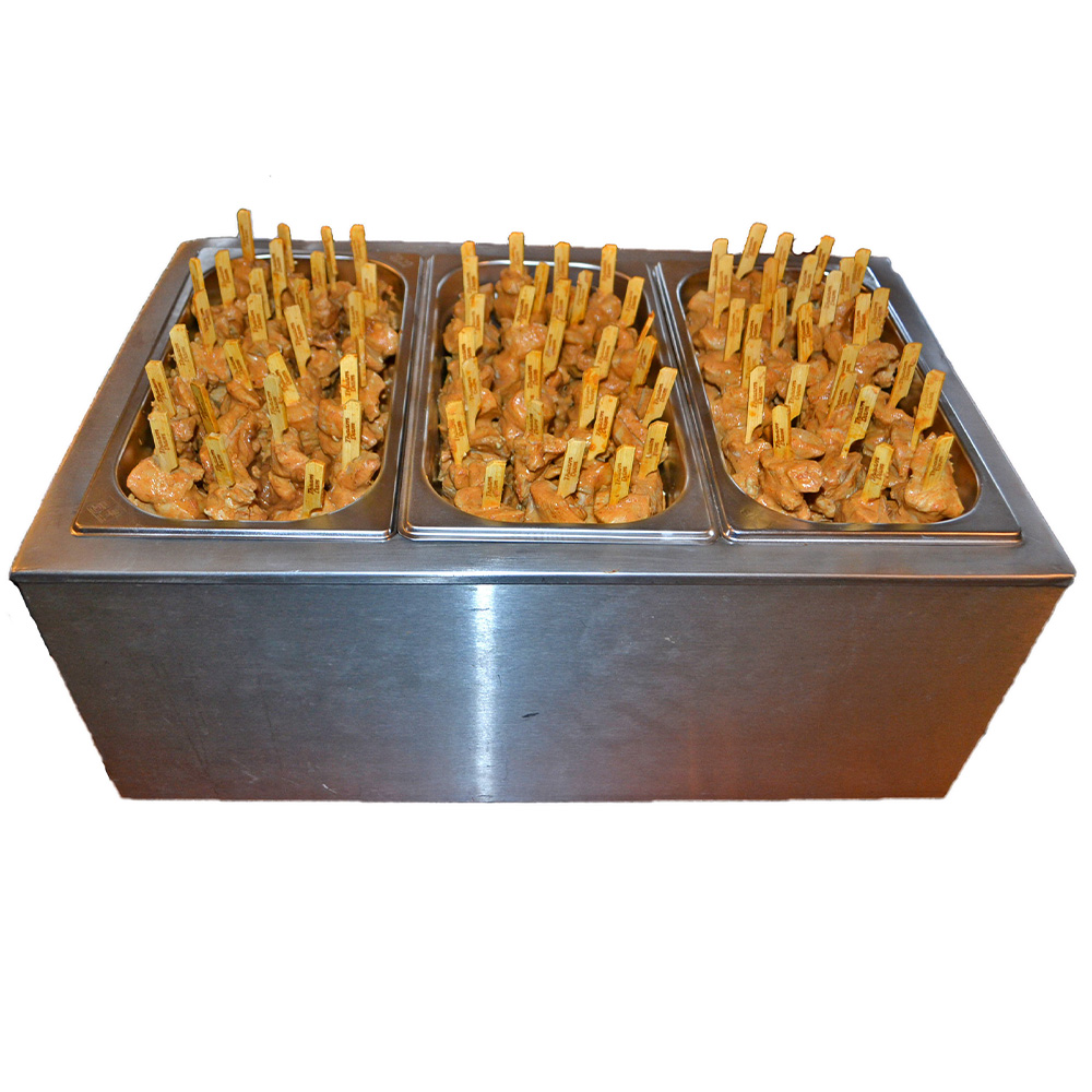 Au bain-marie met satéstokjes
